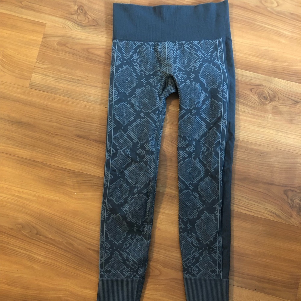Lululemon leggings size 4